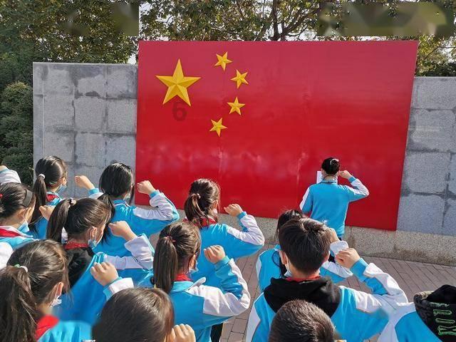 我扇了老公两巴掌，他跟我说离婚！游戏画面